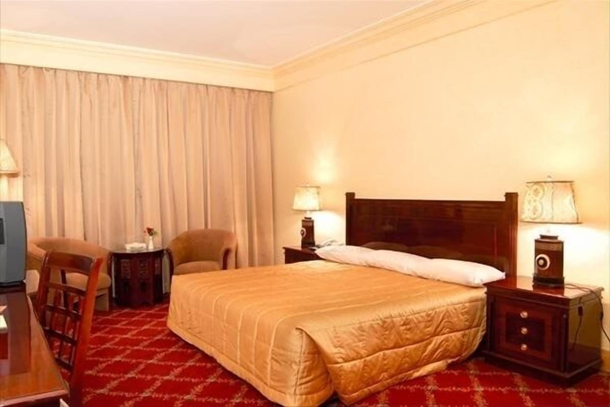 Hotel Dar Aleiman Al Haram Medina Exterior foto A bedroom at the hotel